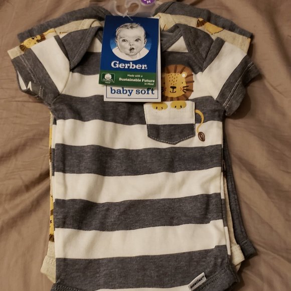 NWT Gerber 3 piece set onsie - Picture 1 of 1